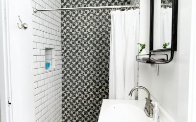 Bathroom Dilemma – Shower curtain or shower door?